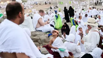 بلاغ للرقابة الإدارية يتهم "السياحة" ببيع تأشيرات حج وعمرة في السوق السوداء