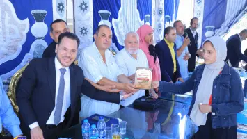 المهندس إيهاب عبد الحليم يكرّم الطلبة المتفوقين ورواد التعليم (صور)