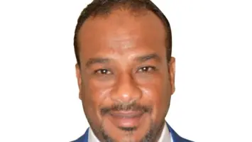 كرم بدرة يكتب: كرسيٌ يُسحب وخطةٌ تُرسم.. حين تتحرك القمم على رقعة الشطرنج