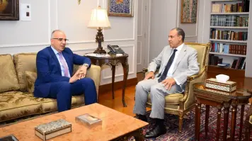 وزير الخارجية والهجرة يستقبل وزير الموارد المائية والري