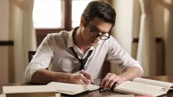 "بين الشاشة والسبورة.. هل تكفي دروس المنصات وحدها؟"