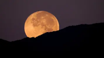 ظاهرة فلكية نادرة تُرى في سماء مصر مساء الثلاثاء