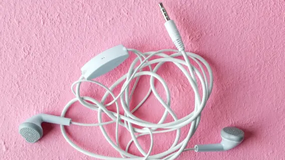 ليه السماعة بتبوظ بسرعة؟ اكتشف الأسباب وحلها