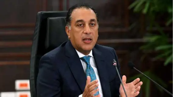 منها زيادة معاشات ومنح علاوات.. رئيس الوزراء يصدر 15 قرارا جديدا