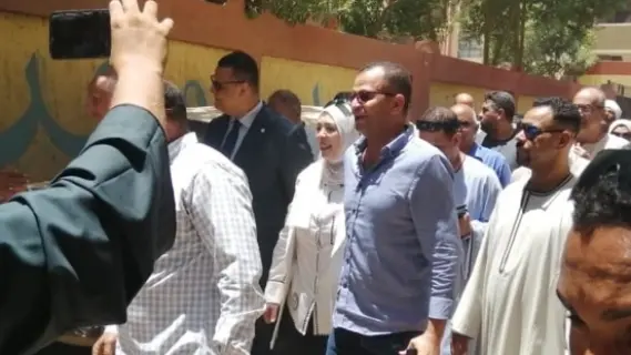 مرشحة حزب الجبهة بالقائمه الوطنيه تُدلي بصوتها بمحافظة قنا