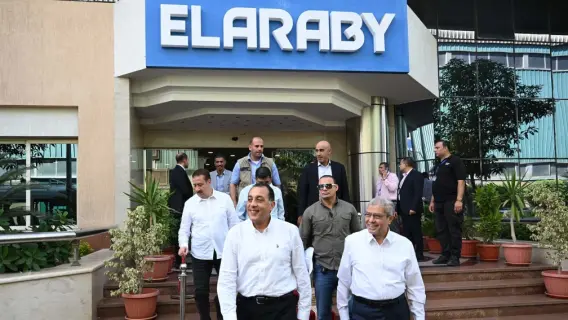 رئيس الوزراء يزور مصنع العربي في المنطقة الصناعية بفويسنا