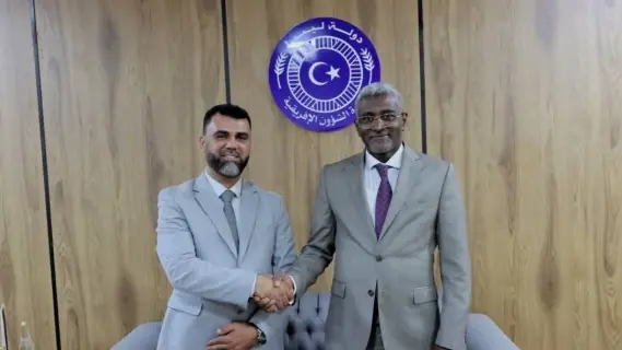 وزير الشؤون الأفريقية الليبي يبحث مع رئيس هيئة المسرح سبل تعزيز التعاون