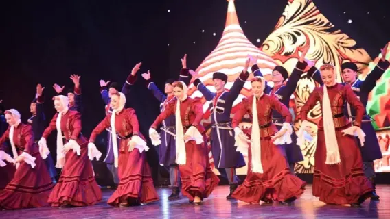 عرض خيالي لفرقة كوستروما الروسية بمشاركة مصرية