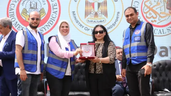 نقابة أطباء القاهرة تكرم عبير أحمد مؤسس اتحاد أمهات مصر