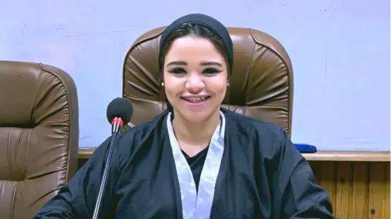 "المصري" يهنئ الزميلة آية طارق لحصولها على درجة على الماجستير
