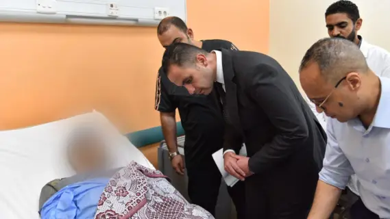 «نائب وزير الصحة» يتفقد الحالة الصحية لمصابي حادث الدائري الإقليمي بالمنوفية