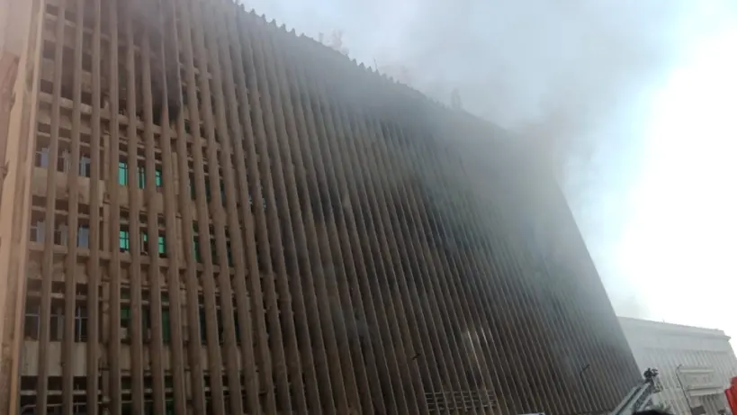 خدمات الطوارئ مستقرة رغم الحريق.. وتوفير خطوط بديلة مؤقتًا