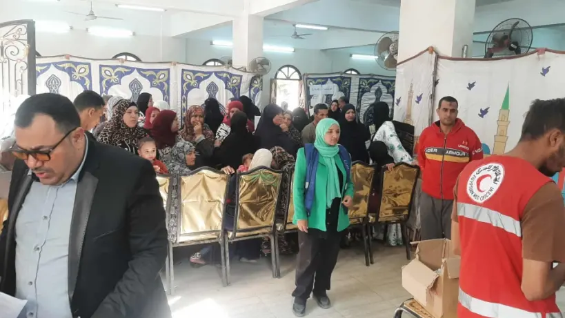 "حياة كريمة" تنظم قافلة طبية لأهالي كفور الرمل بمركز قويسنا (صور)