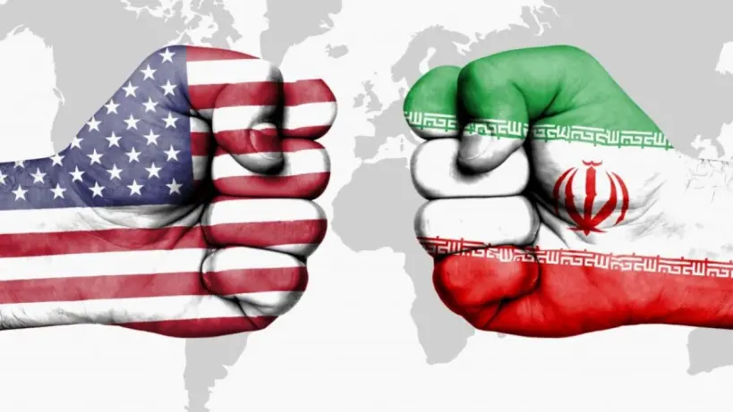 إيران تصوب صواريخها نحو العمق الأمريكي وتضغط على مضيق هرمز.