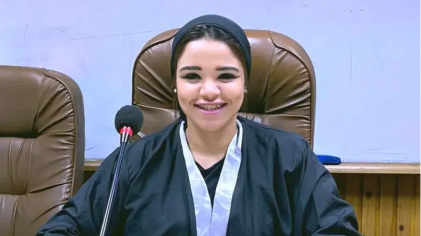 "المصري" يهنئ الزميلة آية طارق لحصولها على درجة على الماجستير