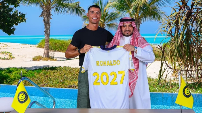 رونالدو يجديد عقده مع النصر