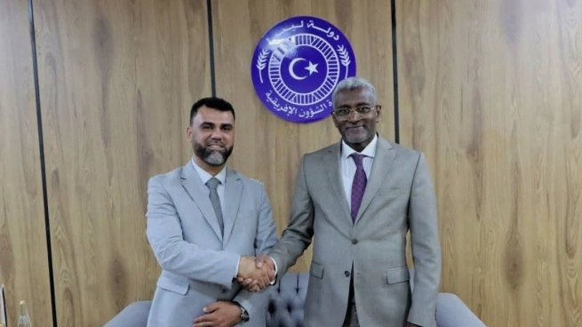 وزير الشؤون الأفريقية الليبي مع رئيس هيئة المسرح